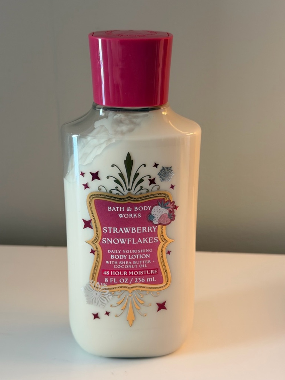 NEW Bath & Body Works Strawberry Snowflakes Daily Nourishing Body Lotion
